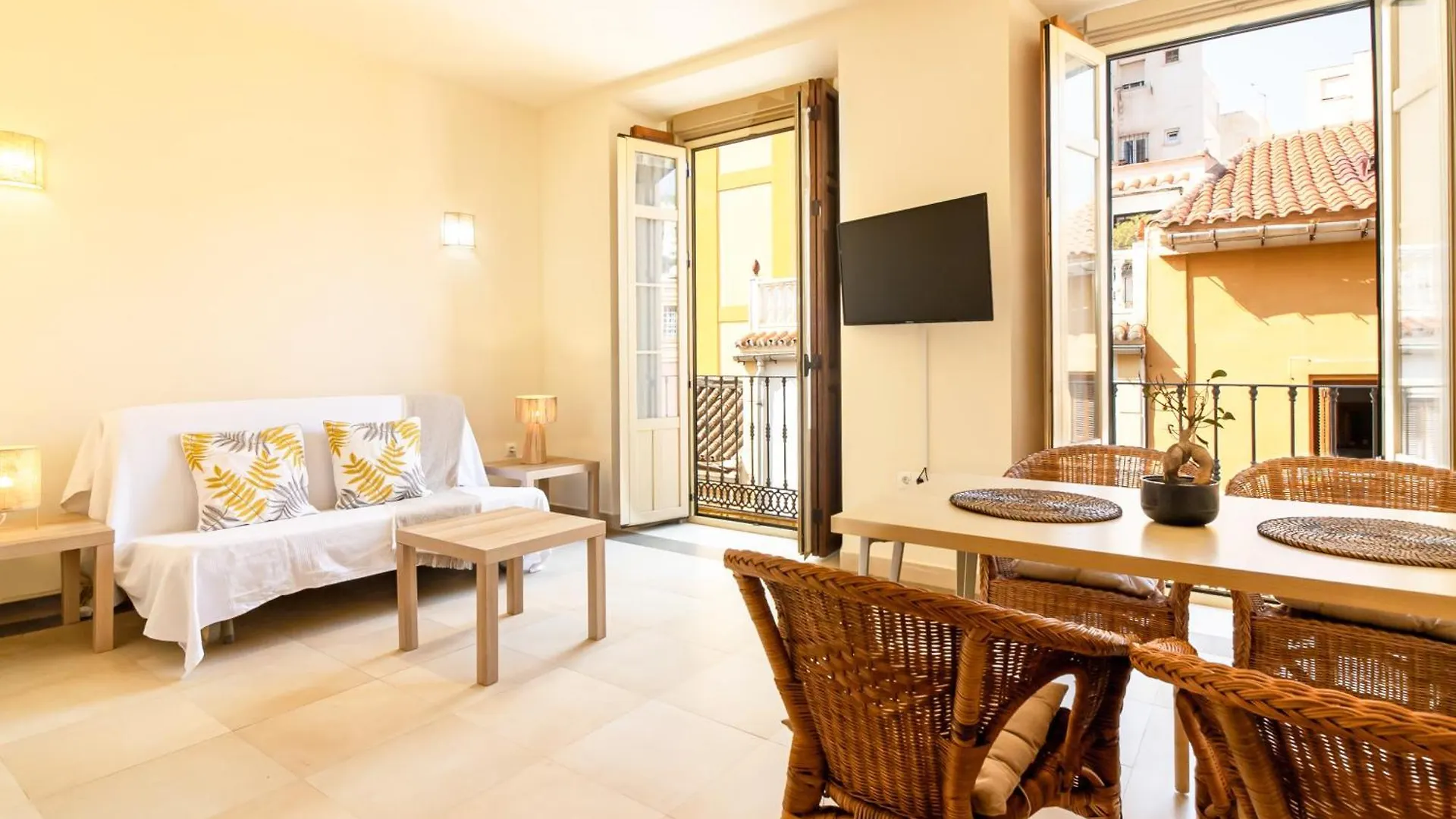Malaga Center Flat La Victoria City Center Apartment